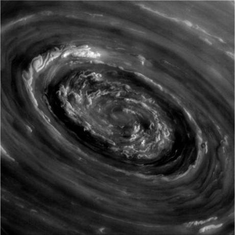 Il tornado al centro dell'esagono di Saturno