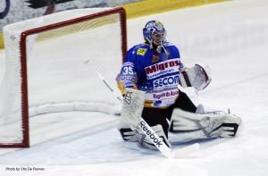 Hockey su ghiaccio: l’Asiago, nonostante uno “strano” arbitraggio, batte un Milano nervoso e frustrato,  assicurandosi il primato nel Relegation Round. Tifosi milanesi in trasferta da censurare! Il Valpusteria batte il Bolzano e torna in vetta alla cla...