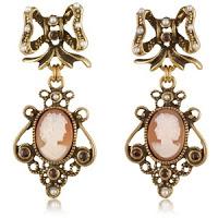 Baroque: looks Baroque: looks