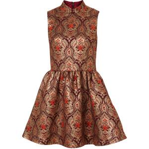 Baroque: looks Baroque: looks