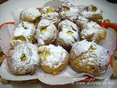 Bignè fritti ripieni di crema - i tradizionali bignè romani di San Giuseppe