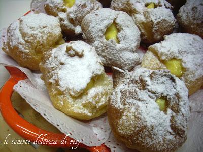 Bignè fritti ripieni di crema - i tradizionali bignè romani di San Giuseppe