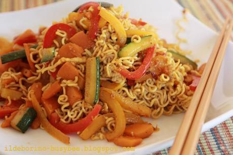 Pranzo Veloce: Noodles con Verdure Saltate al Curry or Noodles with Stir-Fry Curry Vegetables