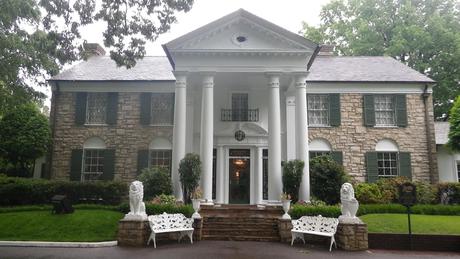 Elvis-Presleys-House-Graceland-Memphis-TN