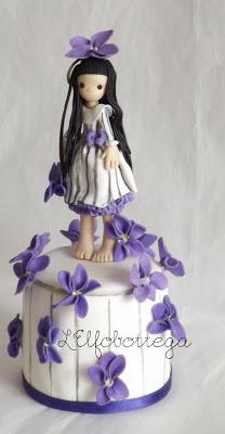 La ragazza delle violette - Torta decorata in pasta di zucchero