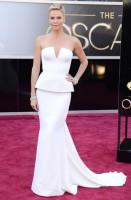 charlize theron - dior couture (scarpe roger vivier e gioielli harry winston)