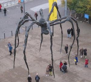 Louise Bourgeois: falli, ragni e ghigliottine al Teatro Laboratorio