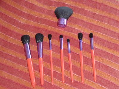 CORAL BRUSH SET BY NEVE COSMETICS