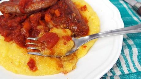 Polenta con le costine al sugo Polenta con le costine al sugo