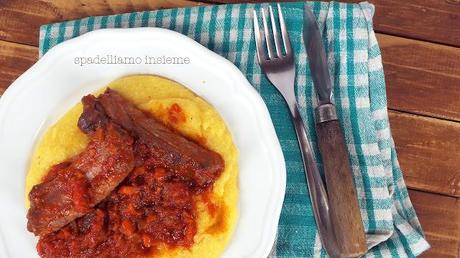 Polenta con le costine al sugo Polenta con le costine al sugo
