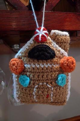 Decorazioni di Natale: casetta di marzapane ad uncinetto Decorazioni di Natale: casetta di marzapane ad uncinetto