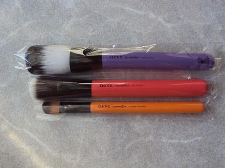 Review - Neve Cosmetics Glossy Artist Brushes