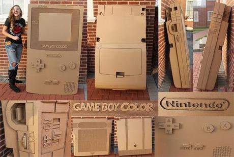 Il Game Boy gigante di cartone
