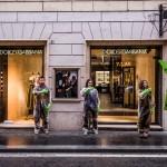 Greenpeace, guanti verdi contro la moda da Milano a Palermo