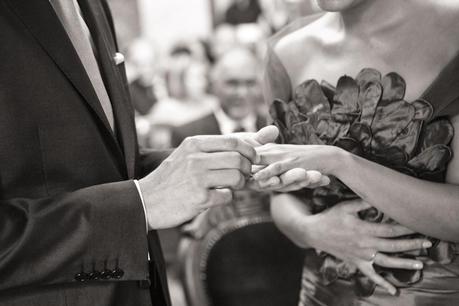 Matrimonio nel centro storico di Cuneo: colore viola per la sposa 1 (17)