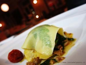 Raviolo aperto con cime di rapa & ragout di vitello