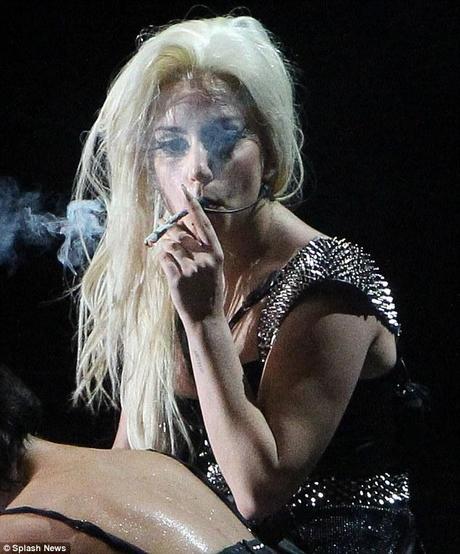 themusik lady gaga depressa marjuana drugs pillole triste Lady Gaga assume marijuana e pillole per curare la depressione