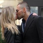 Simone Giancola e Veridiana Mallmann: bacio appassionato a Milano
