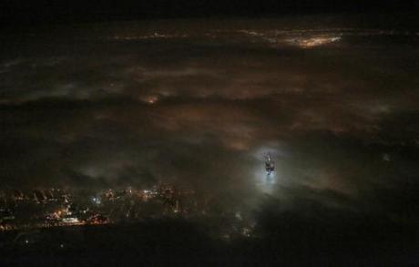 New York, la Freedom Tower spunta tra le nuvole 