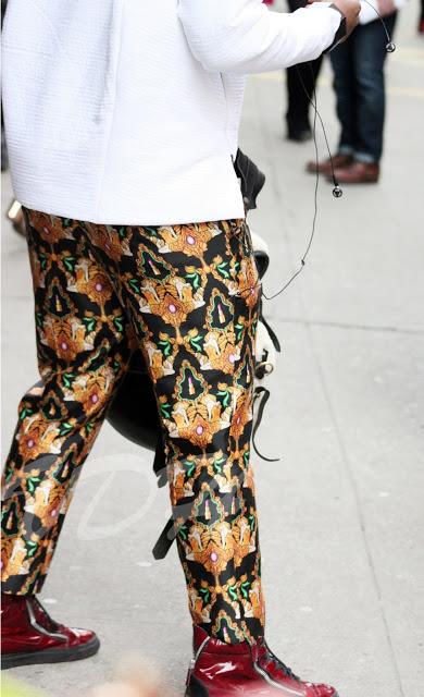 New york Fashion Week Street Style : Foulard print
