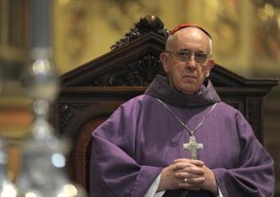 Habemus Papam: l'argentino Jorge Bergoglio, il nuovo capo della Chiesa invita a pregare per lui