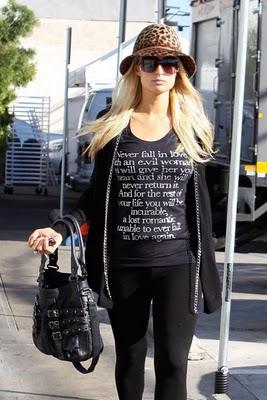 Paris Hilton still wears leggings as pants