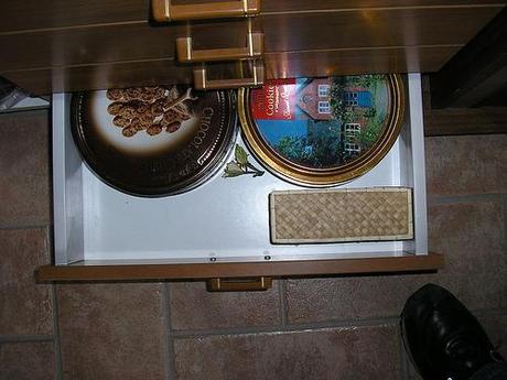 * EBBENE SI: DECLUTTERING! * PB222575