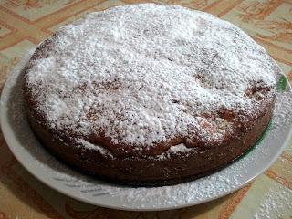 Torta di noci, mandorle e mele