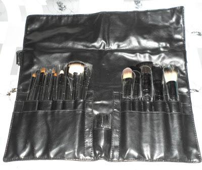 Set profesionale pennelli per make up World Of Beauty.