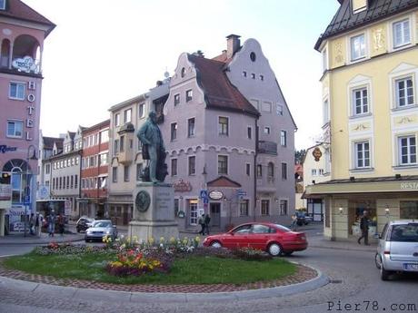 La Romantische Strasse in Germania Würzburg Schongau Rottenbuch Rothenburg Romantische Strasse Nördlingen Neuschwanstein Landsberg am Lech harburg germania Fussen Feuchtwangen Donauwörth Dinkelsbühl destinazioni Baviera Augusta Augsburg 