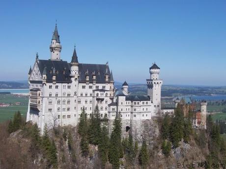 La Romantische Strasse in Germania Würzburg Schongau Rottenbuch Rothenburg Romantische Strasse Nördlingen Neuschwanstein Landsberg am Lech harburg germania Fussen Feuchtwangen Donauwörth Dinkelsbühl destinazioni Baviera Augusta Augsburg 