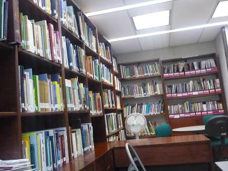 I Cinque Motivi per cui non vado in Biblioteca I Cinque Motivi per cui non vado in Biblioteca