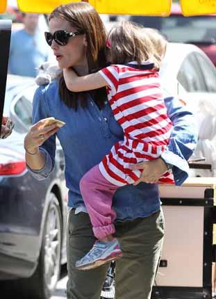 Ben Affleck e Jennifer Garner baci appassionati a Santa Monica: Ecco le foto