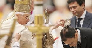 Magdi Cristiano Allam quando venne battezzato da Papa Benedetto XVI durante la veglia pasquale del 22 marzo 2008