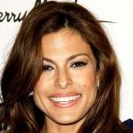 Eva Mendes odia le scene di sesso, anche quelle col compagno Ryan Gosling