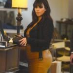 Kim Kardashian con il tubino…malgrado la gravidanza (foto)