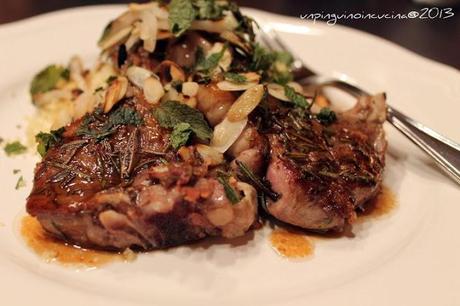 Costolette di agnello glassate con couscous, mandorle tostate e menta