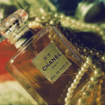 Chanel N°5, a Tokyo una mostra dedicata alla celebre fragranza Chanel N°5, a Tokyo una mostra dedicata alla celebre fragranza