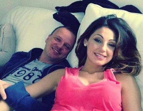 GIGI D'ALESSIO E ANNA TATANGELO SUL DIVANO NEL GIORNO DI PASQUA 2013 GOSSIP