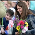 Glasgow: Kate Middleton, otto tiri prima di fare canestro (video)