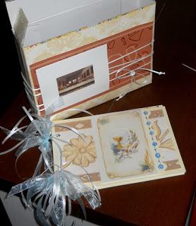 Un album scrap per gravidanza e un guestbook per Comunione con scatola