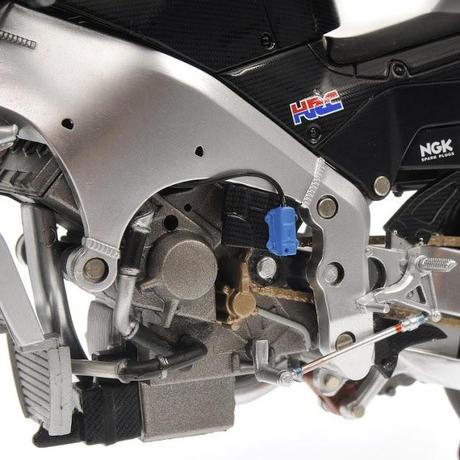 Honda RC 212V M.Simoncelli Testbike 2011 L.E. 3358 pcs. by Minichamps