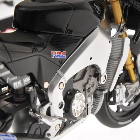 Honda RC 212V M.Simoncelli Testbike 2011 L.E. 3358 pcs. by Minichamps