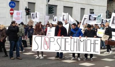 Manifestazione a Milano contro la Geoingegneria clandestina (alias scie chimiche) e le mafie che ci governano