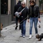 Roberto Cavalli passeggia con la fidanzata Lina e i suoi cani