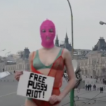 Mosca, sfilata in lingerie per le Pussy Riot sulla piazza Rossa