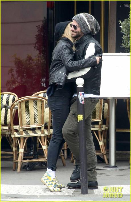 Passeggiata romantica per Bradley Cooper e Suki Waterhouse