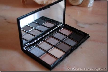nyx the runaway collection 10 eyeshadow pallette