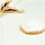 Ricette di dolci: biscotti ripieni con crema ai lamponi Ricette di dolci: biscotti ripieni con crema ai lamponi