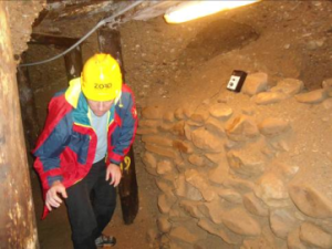 ravne 6 300x225 Le qualità curative del labirinto sotterraneo “RAVNE” a Visoko